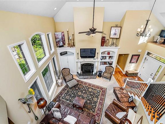 4th image of 104 Shining Star Ct