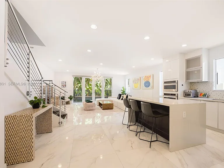 2938 Catalina St — Photo 10