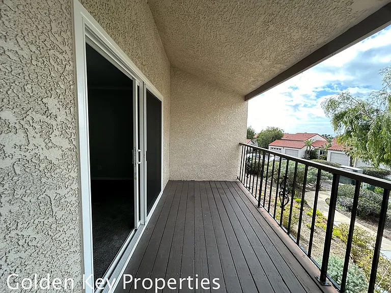918 Caminito Estrada #E — Photo 12