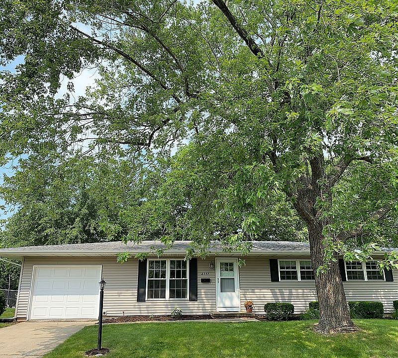 1st image of 2347 W Carriage Ln