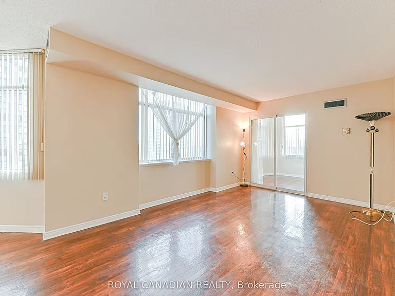 88 Alton Towers Cir #703 — Photo 9