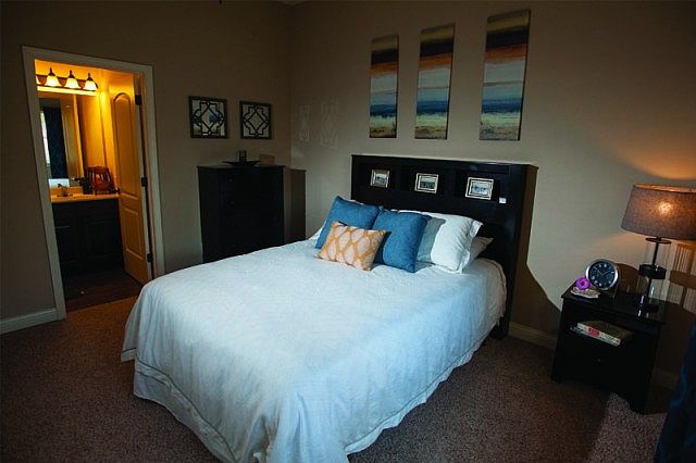 2nd image of 1118 E Locust #205