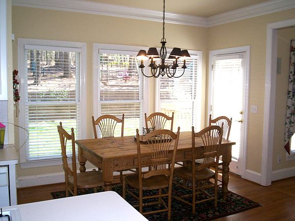 Beautiful Sunny Breakfast Room