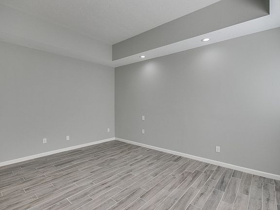 2nd image of 923 Cranberry Hill Ct #923