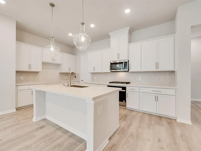 8340 Challenger Ln — Photo 27