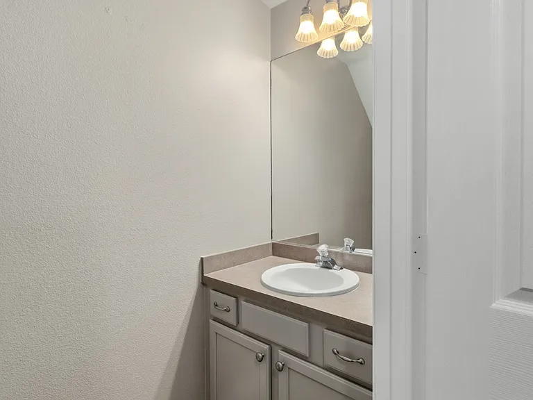 1014 Towne Park Dr — Photo 10