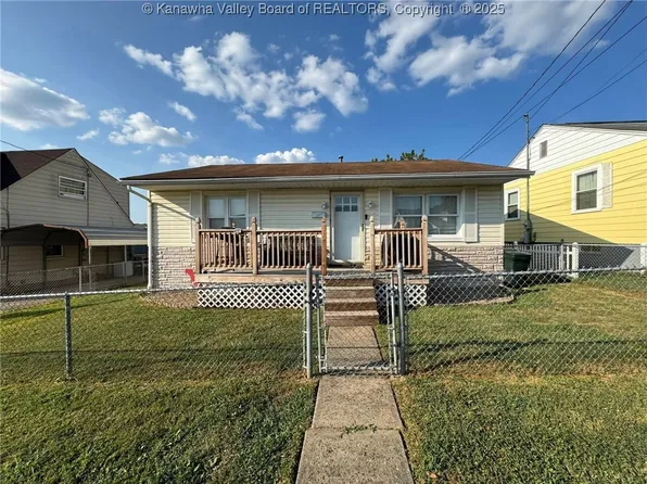 1425 14th St, Nitro, WV 25143