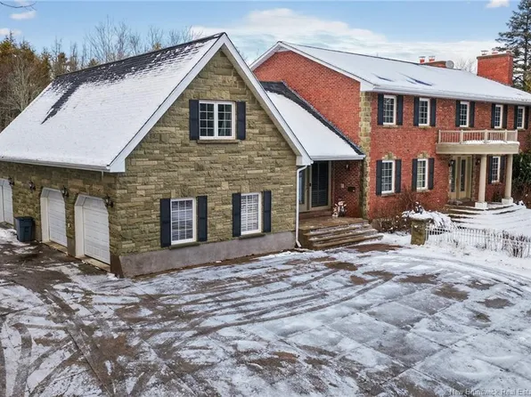 711 Shediac Rd, Moncton, NB E1A 5X8