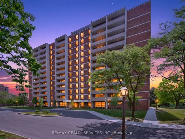 3120 Kirwin Ave #210, Mississauga, ON L5A 3R2