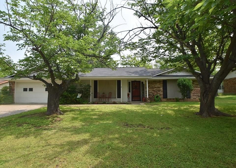 1st image of 1375 Magnolia Dr