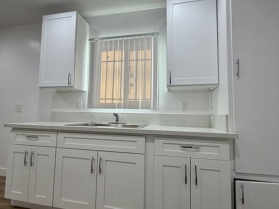 2nd image of 133 S Lafayette Park Pl Unit 7