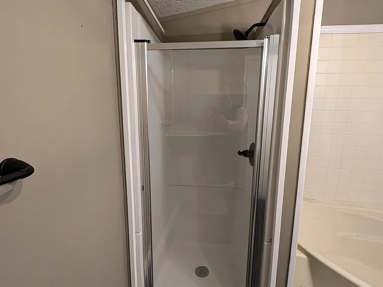 32x32 shower with glass door
