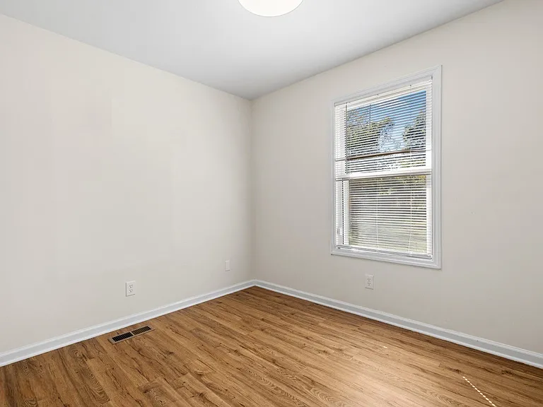 306 Avenue B — Photo 5