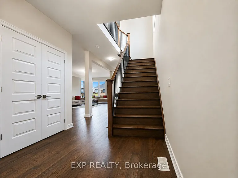 137 Susan Dr — Photo 4