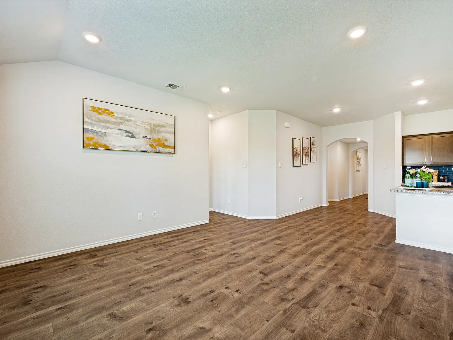 4 bed, 1590 sqft, $2,050 — Photo 2