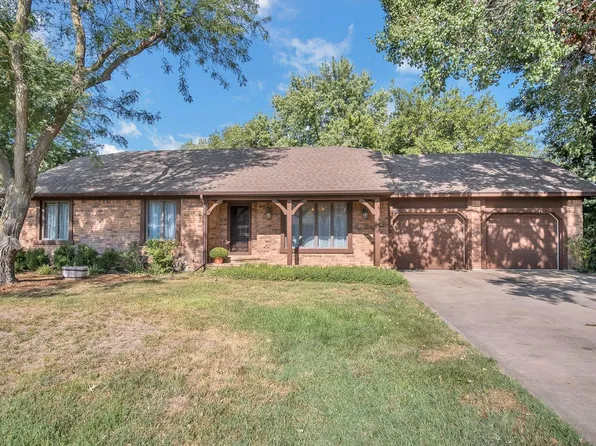 28 Sunset Dr, Hesston, KS 67062
