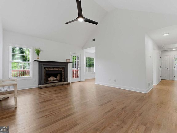 5th image of 4036 Saint George Walk SW