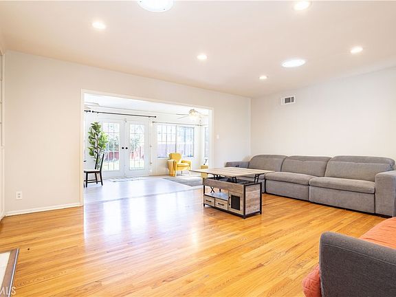 3rd image of 8534 Bothwell Rd