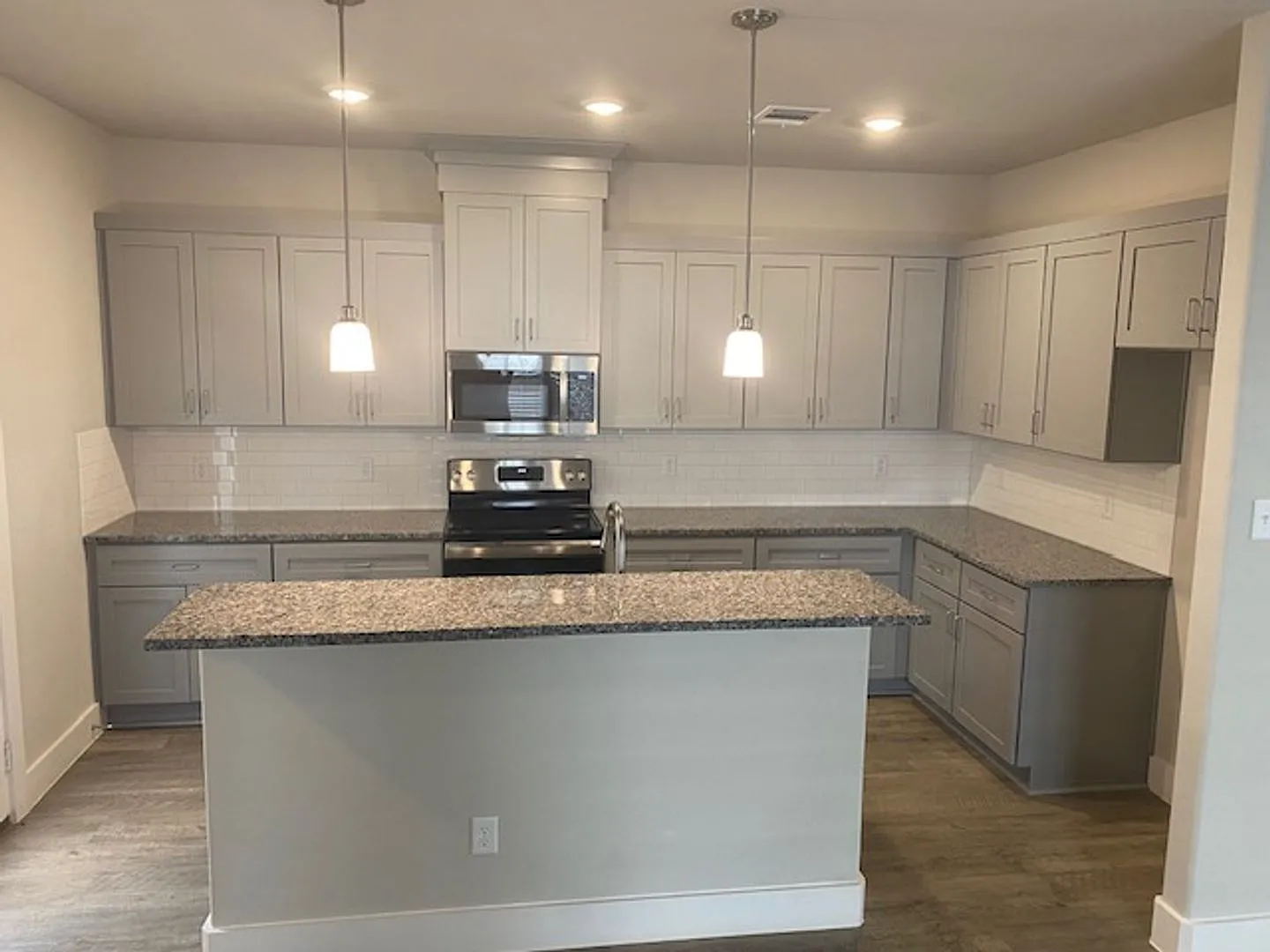 4/2.5/2 - Short & Long Term Leases — Photo 3