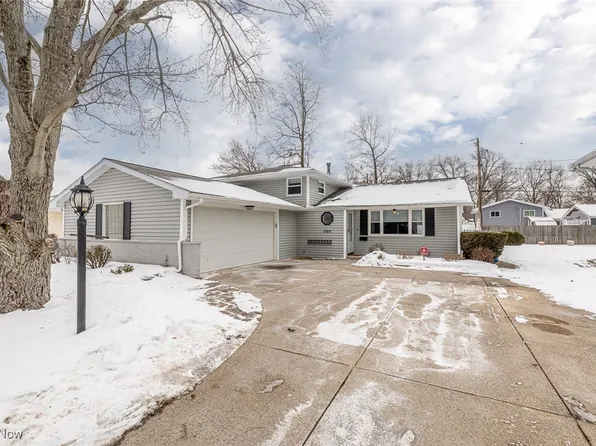25115 Chase Dr, North Olmsted, OH 44070