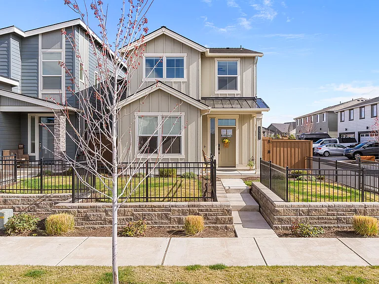 3722 NE Petrosa Ave — Photo 3