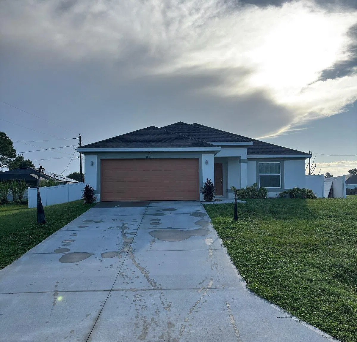 3 bed, 2.0 bath, 1845 sqft, $2,395 — Photo 1