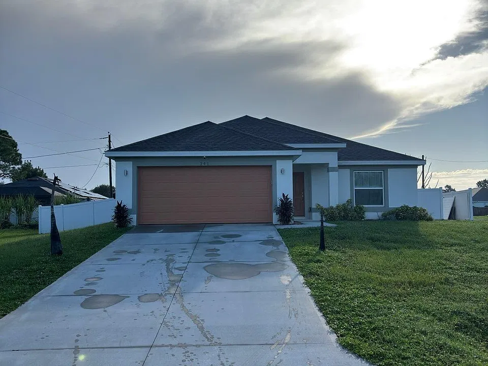 341 De Castro Ave SE