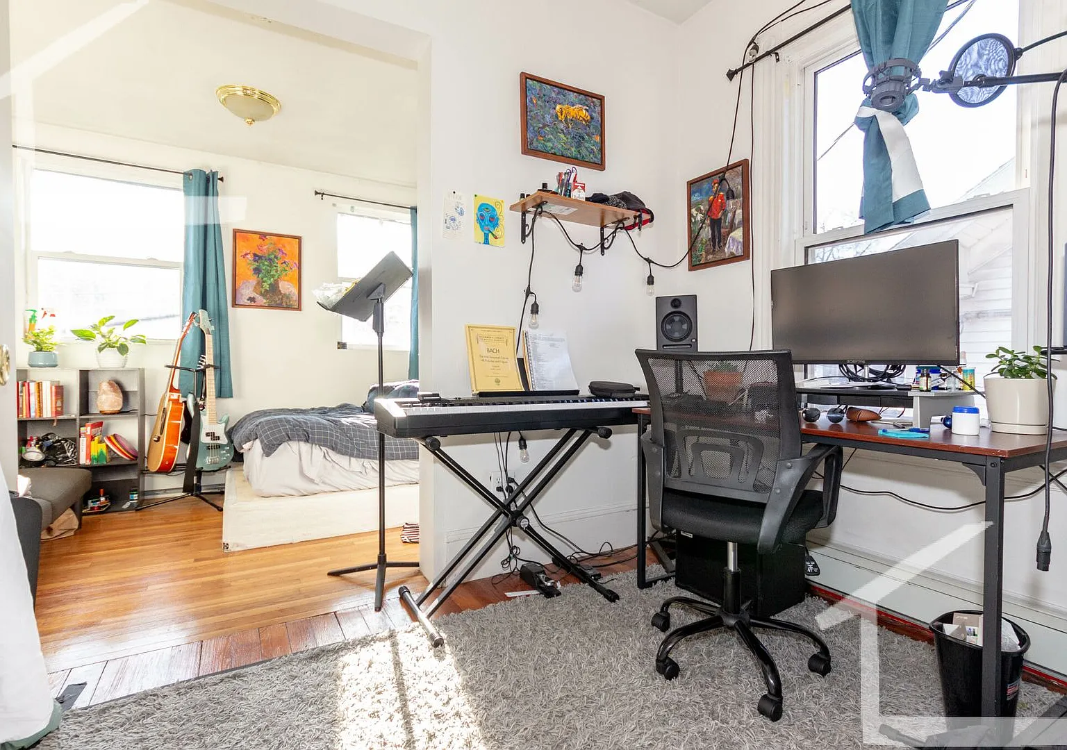 Nice 4 bed in Allston — Photo 2