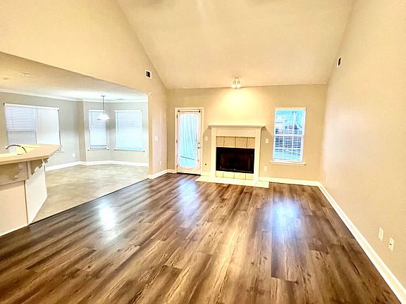 5th image of 702 Wickham Dr