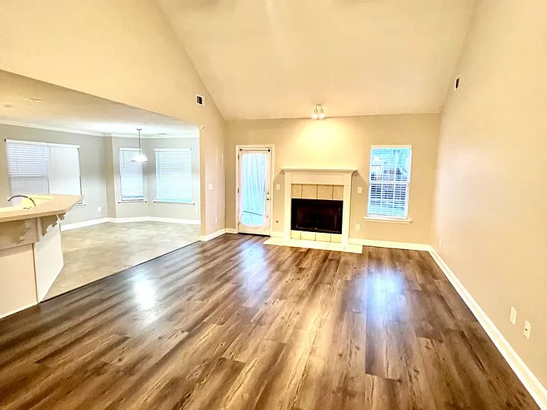 702 Wickham Dr — Photo 5