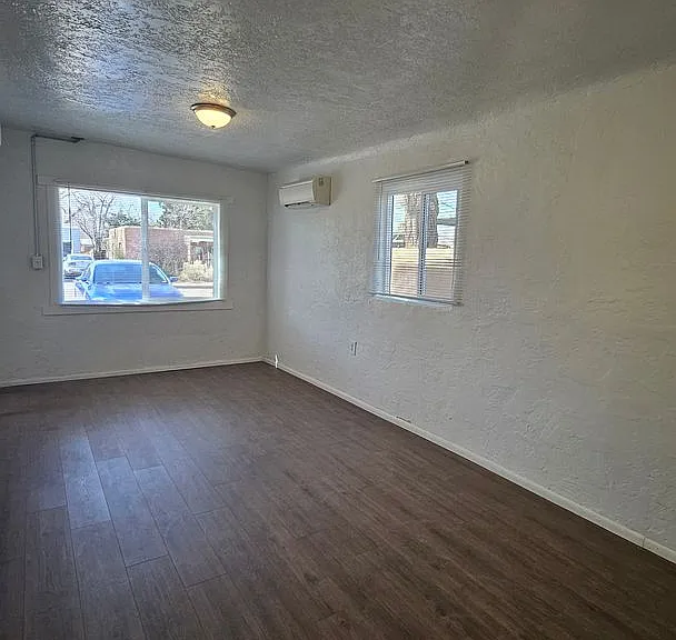 1216 Columbia Dr NE — Photo 9