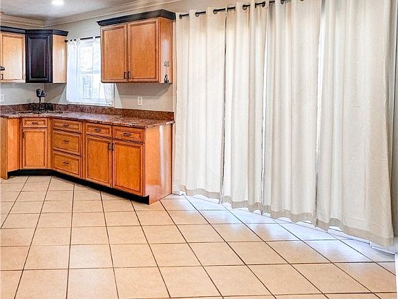 4th image of 1707 33rd St