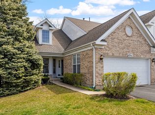 654 Citadel Dr, Westmont, IL 60559