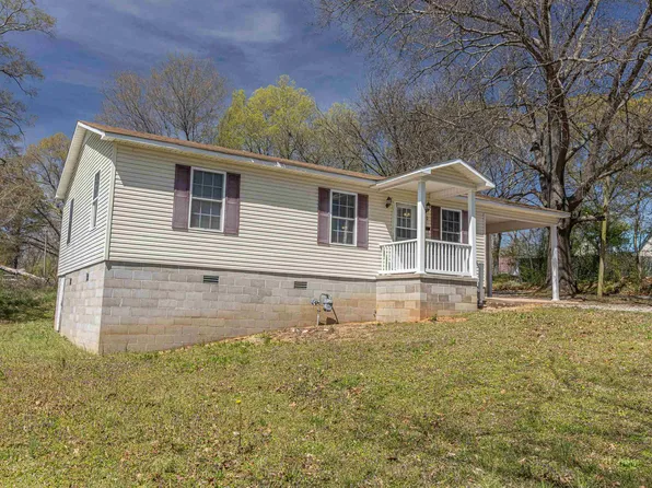 120 N 7th St, Selmer, TN 38375