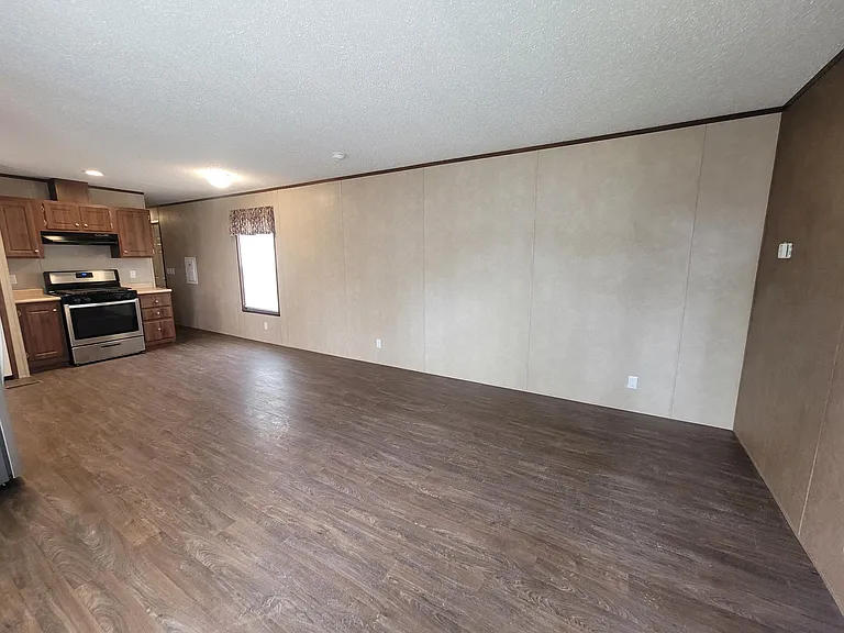 211 E 1st St #10 — Photo 19