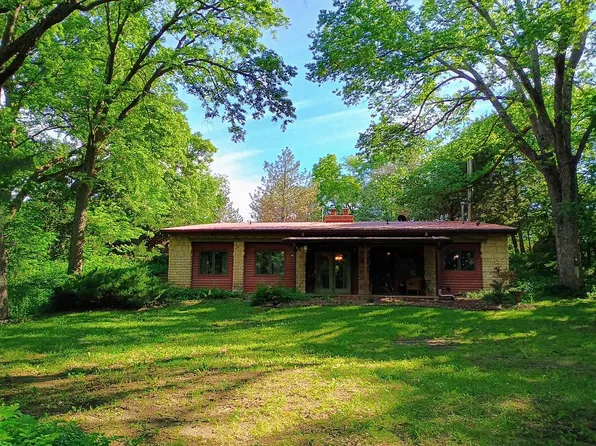 1884 Lilly Rd, Junction City, KS 66441