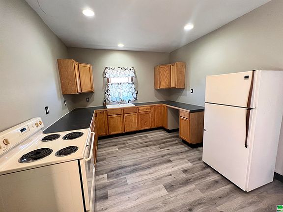 3rd image of 304 Superior St