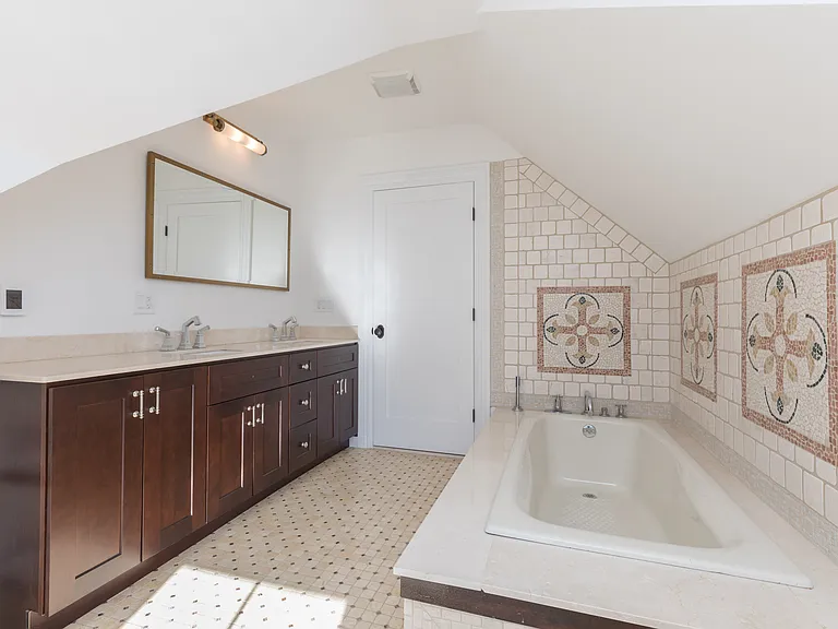 27 Howland St #Penthouse 1 — Photo 24
