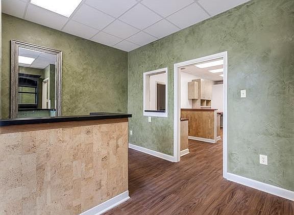 3rd image of 102 Highland Park Plz