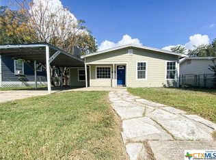 1512 E Mistletoe Ave, Victoria, TX 77901