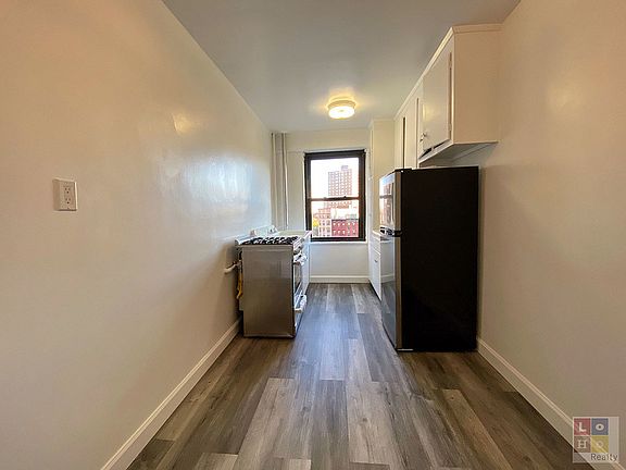 4th image of 415 Grand St APT E604