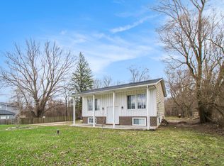 5459 W Lansing Rd, Perry, MI 48872