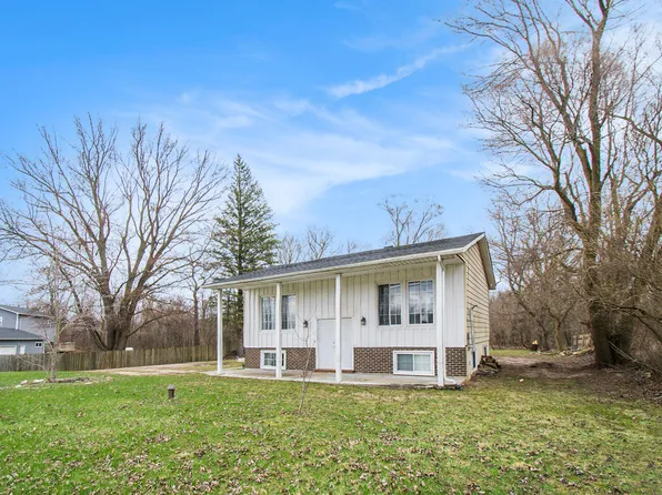 5459 W Lansing Rd, Perry, MI 48872