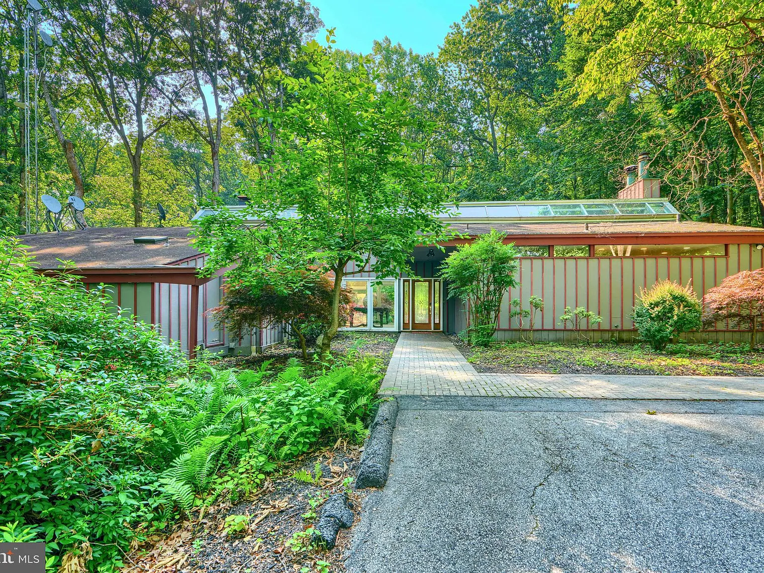 3 bed, 3.5 bath, 3664 sqft, $6,500 — Photo 2
