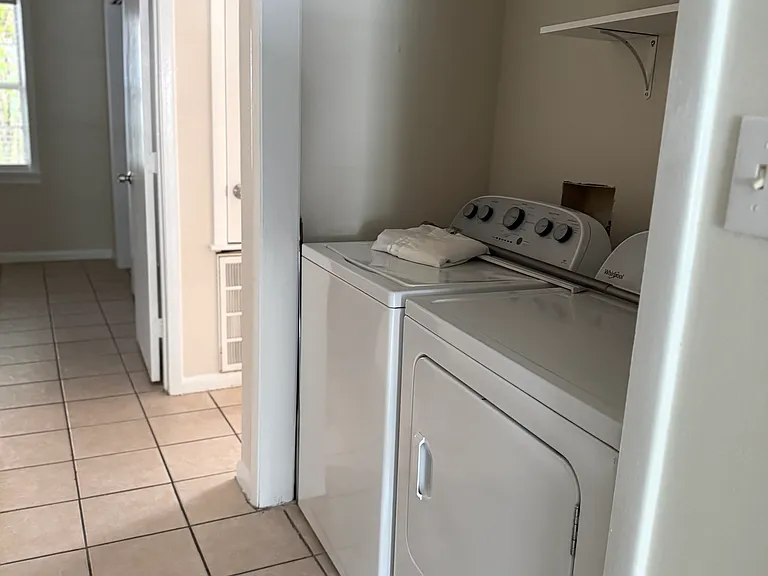 811 Varsity Dr — Photo 6