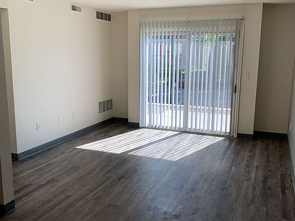 2nd image of 1100 24th St #Dt-13