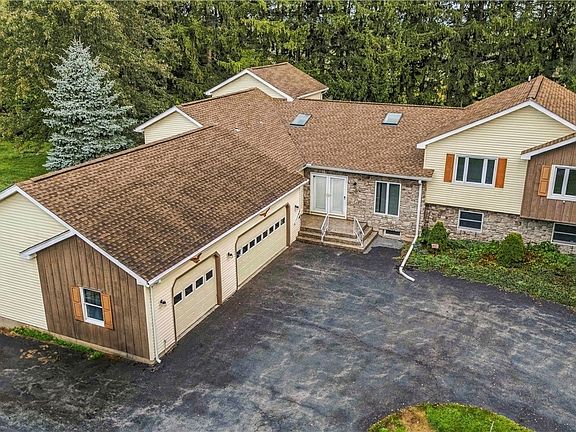 3rd image of 7569 Fairview Dr