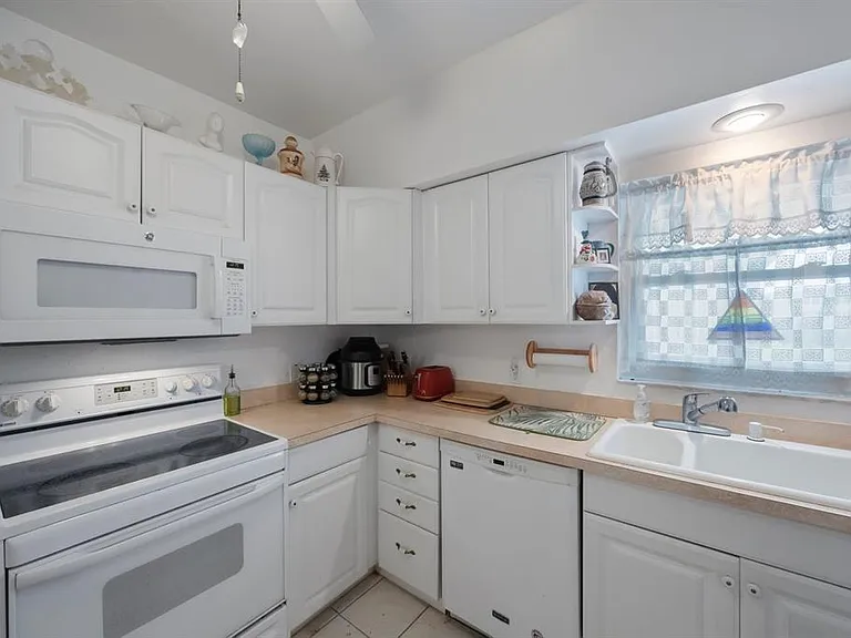 9945 47th Ave N #203 — Photo 9