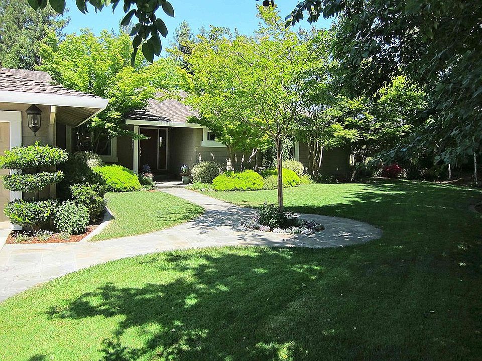 Front Yard & Entry