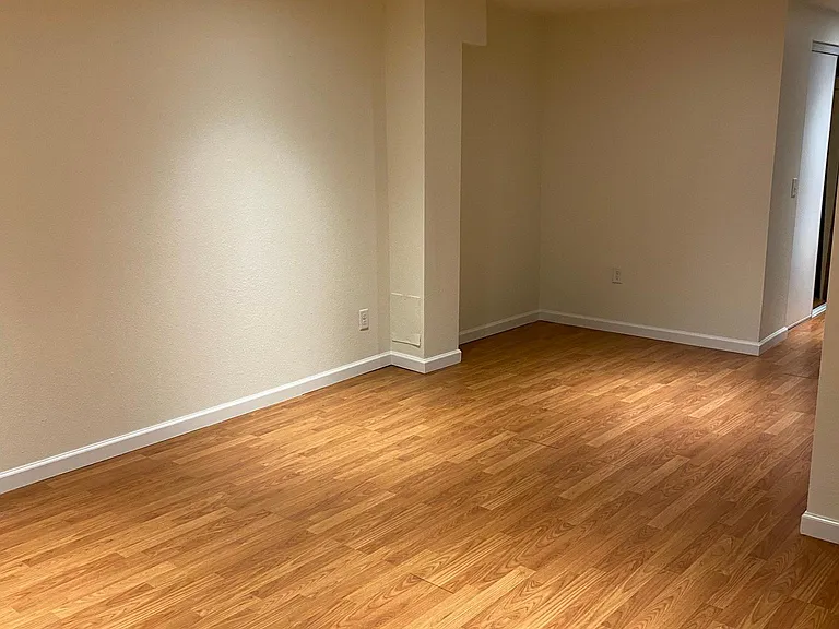6811 Ravencrest Dr — Photo 10